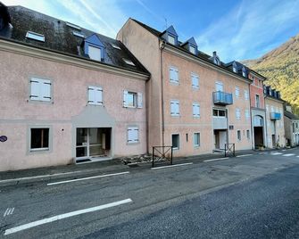 T3 historic center Luz + private parking - Luz-Saint-Sauveur - Edificio