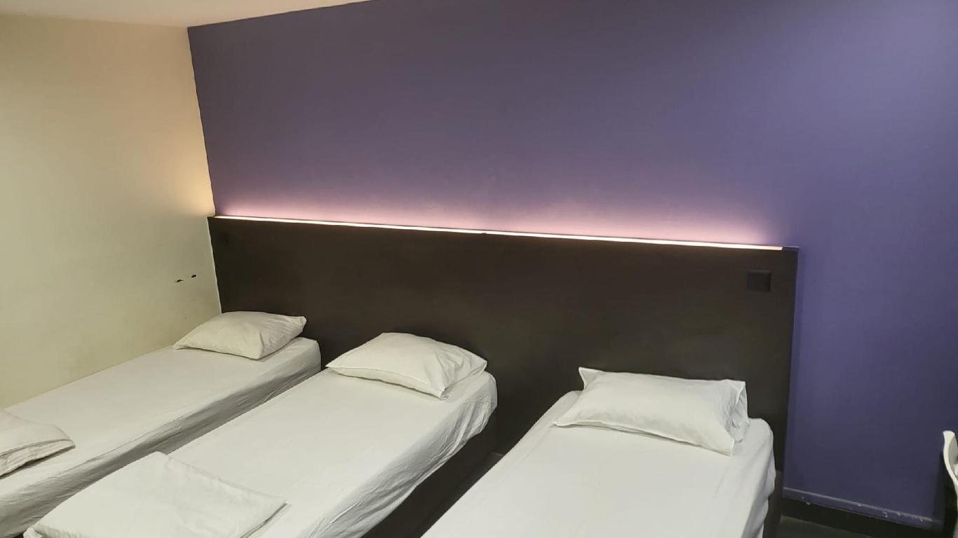 L Hotel @ 51 Desker