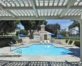 Luxury 2 bedroom condo in LaJolla renovated & fully furnished - San Diego - Piscina