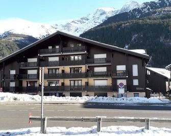 Pretty T2 Pied pistes, bus, free shuttle, wifi. 4 pers max. Pets not allowed - Les Contamines-Montjoie - Building