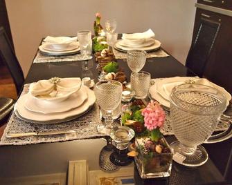 Parizzi Suites & Restaurant - بارما - غرفة طعام