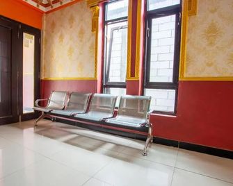 Hotel O Buana Jaya Guest House - Cilacap - Huiskamer