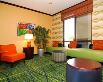 Fairfield Inn & Suites by Marriott Tehachapi - Tehachapi - Sala de estar