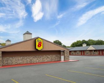 Super 8 by Wyndham Youngstown North - Youngstown - Bygning