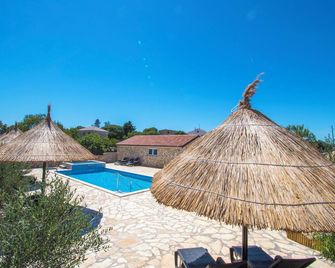 Mobile home Banovi dvori - Tisno - Piscine