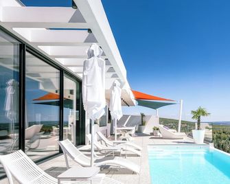 Suite 28 - Caves - Zwembad