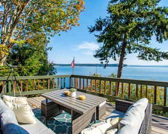 Port Hadlock Luxury Cabin Retreat Awaits - Chimacum - Balcón