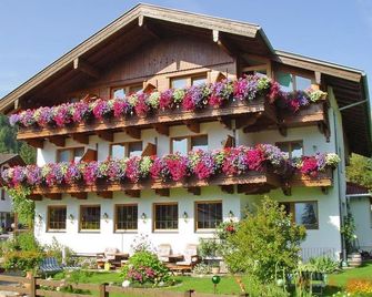 Swiss stone pine room - Golfvilla - Pertisau - Edificio
