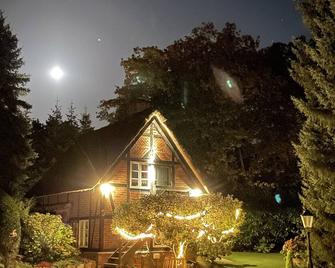 Ferienhaus unter Reet im Heidedorf Sankt Dionys bei Lüneburg - Brietlingen - Edificio