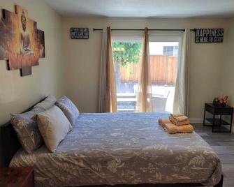 Bright and Cheery Cottage waiting for you! - San Jose - Habitación