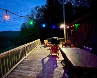 High-View Catskills Cabin - Margaretville - Balcony