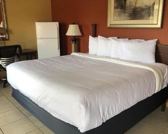 Americas Best Value Inn & Suites North Port - North Port - Bedroom