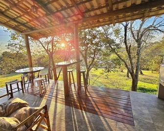 Chalés Vila Real - Tranquilidade na Serra de Carrancas - Piscina com uma vista espetacular do Pôr do Sol - Carrancas - Balkon