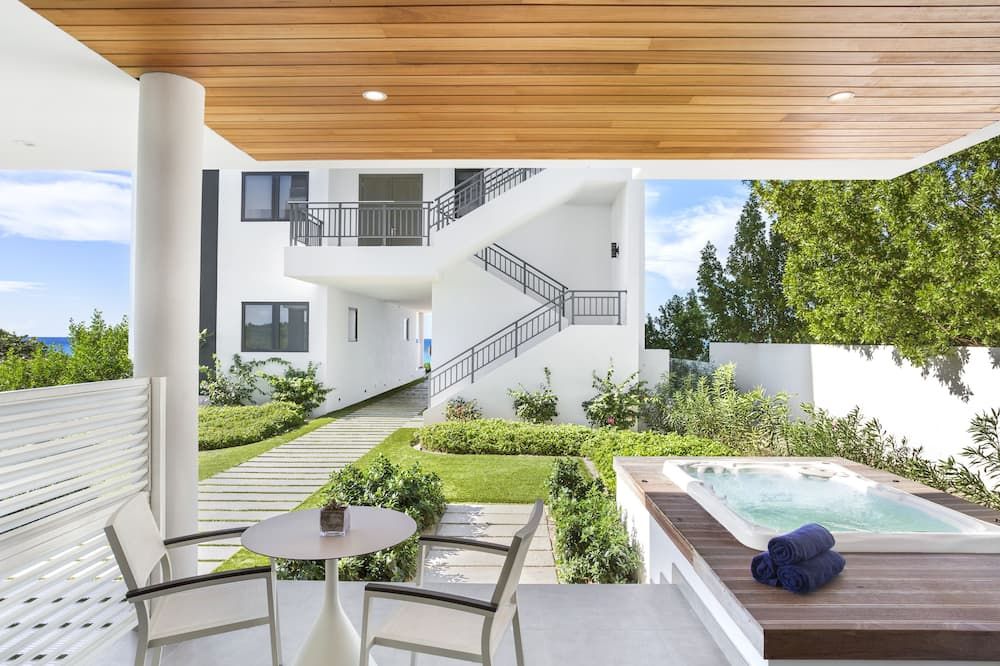 1-Bedroom + Sofabed at Award-winning Tranquility Beach Resort on Meads Bay Beach - West End Village - Piscina