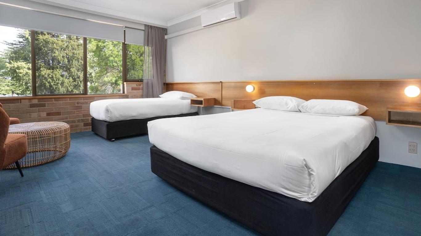 آول سيزونس موتل أريميديل