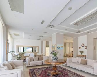 Hotiday Otranto Centro Storico - Otranto - Lobby