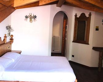 Hotel Garni Mountain Resort - Commezzadura - Bedroom