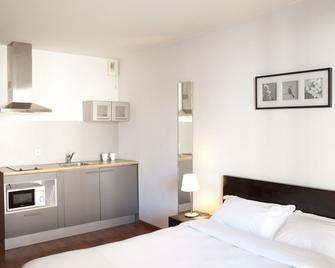 Ruby Suites Quartier Les Halles by Popinns - Strasbourg - Bedroom