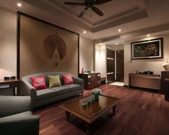 Ninh Binh Hidden Charm Hotel & Resort - Ninh Binh - Living room