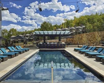Contemporary 2 Bedroom Luxury Ski In, Ski Out Residence In Snowmass Base Village - Snowmass Village - Pool