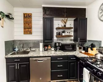 Private 1bd | Easy I-80 Access + Carport - Lyman - Kitchen