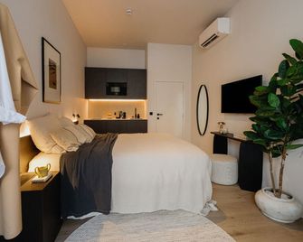 Raibu Antwerp by StayC - Antwerpen - Soverom