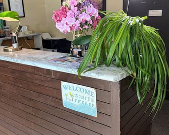 Sand Pebbles Inn - Qualicum Beach - Receptie