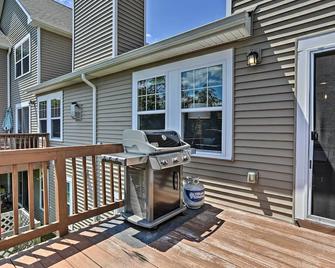 Retreat w/Game Room & Deck, 1 Mi to Camelback - Tannersville - Balcony