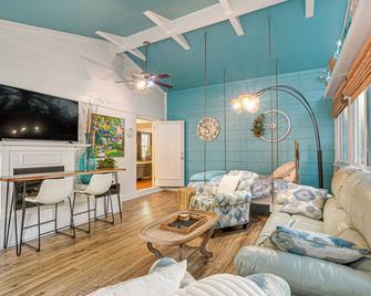 4 Mi to Falls Lake: Dog-friendly Wake Forest Home - Wake Forest - Sala de estar