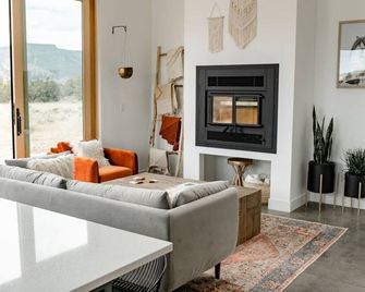 Astoa Etxea - Peaceful Retreat Near Zion - New Harmony - Sala de estar