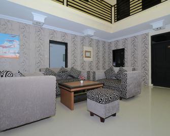 Airy Syariah Limboto Asparaga 6 Gorontolo - Gorontalo - Wohnzimmer
