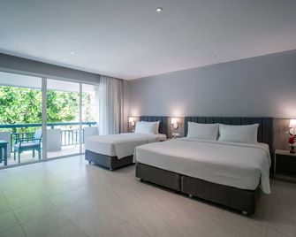 Phuket Island View Hotel (SHA Plus+) - קארון - חדר שינה