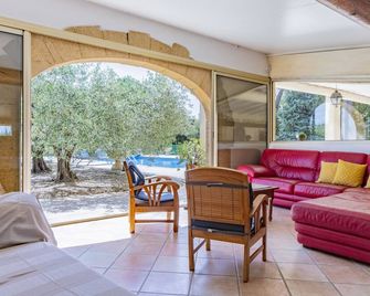 Cucuron by Interhome - Cucuron - Sala de estar