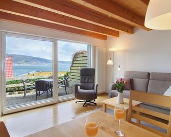 Apartment '5' with Private Terrace, Shared Garden and Wi-Fi - Bodman-Ludwigshafen - Wohnzimmer