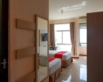 RedDoorz Plus Syariah @ Hotel Boulevard Luwuk - Luwuk - Habitación