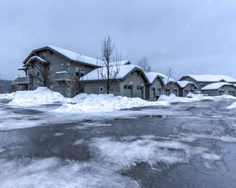 Charming condo with lake access & great location close to skiing & Silverwood - Dover - Building