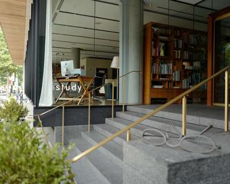 The Study at Yale - New Haven - Building