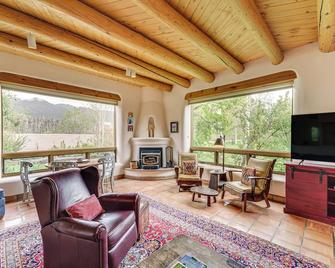 Arroyo Seco Adobe w/ Hot Tub Near Taos Ski Valley! - Arroyo Seco - Living room