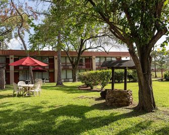 Greentree Hotel & Extended Stay I-10 Fwy Houston, Channelview, Baytown - Channelview - Patio