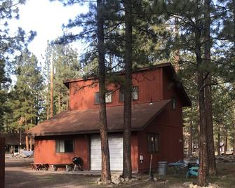Cheerful 2-Bedroom Cottage Near Eagle Lake - Susanville - Building