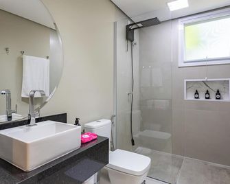 Vilinha típica - Suíte Onze Tuin - Entrada com senha - Somos hospedagem por temporada - Holambra