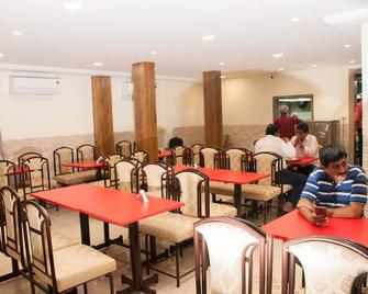 City Hotel - Bombay - Restaurante