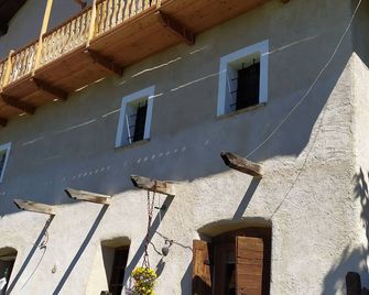 Typical bread festival October 4/5. Characteristic Christmas market - La Magdeleine - Edificio