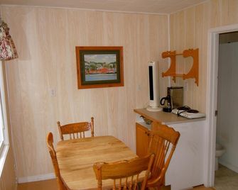 Doran Bay Resort - Iroquois - Dining room