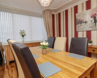 19 Slinger Road - Thornton-Cleveleys - Dining room