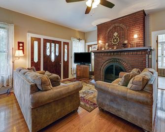 The Buster Brown Shoe House - Lakefront With Gazebo And Wrap-Around Porch - Huron - Living room