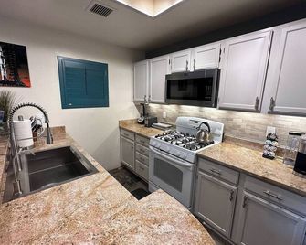 Lunar Outpost Suite @ Starr Pass Resort - Tucson - Cozinha