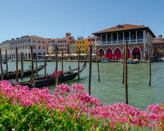 Ca' Sagredo Hotel - ונציה - פטיו