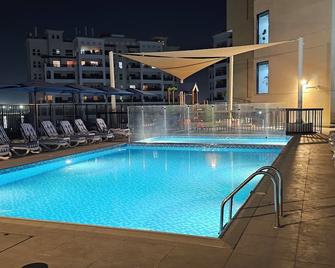 Chic studio with AC, fitness room, swimming pool, open sea in marvelous Al Hamra - Ras al-Chajma - Basen