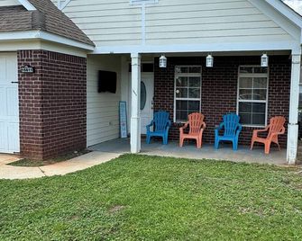 Cottage near the beach , owa, Bucees , King bed , WiFi quiet neighborhood - Loxley - Patio